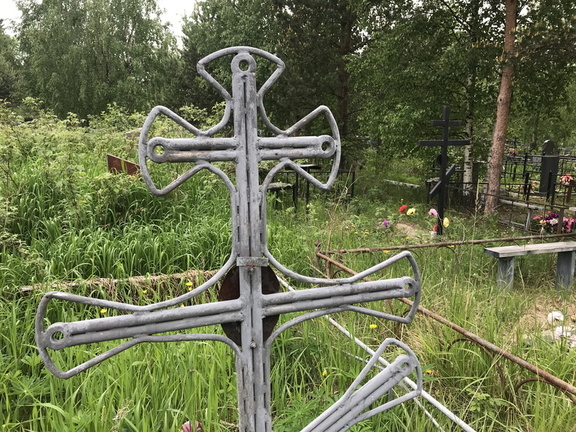 «Не шутите так»: Неизвестные поставили гроб на главной набережной Владивостока