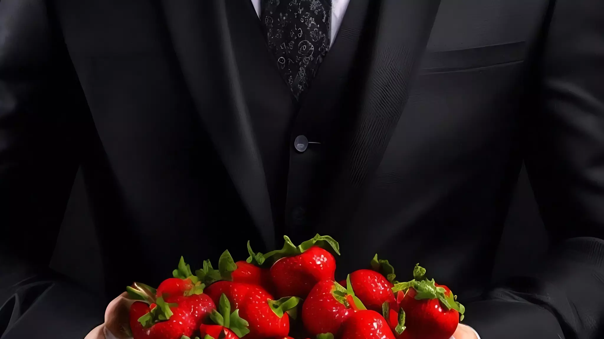 Раздавал прохожим ягоду в необычном виде житель Приморского края