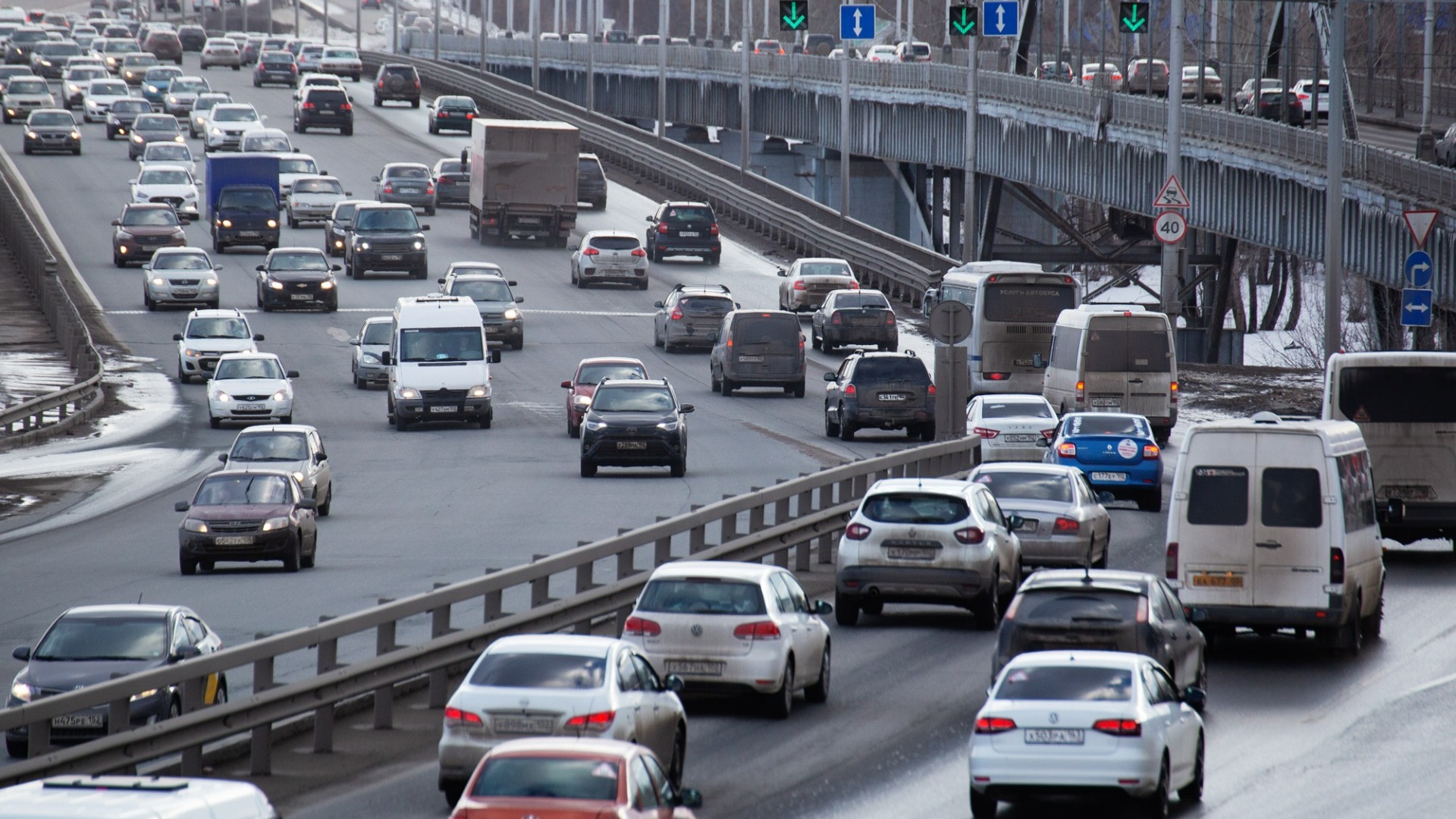 Серьезная пробка собралась во Владивостоке из-за ДТП с несколькими авто