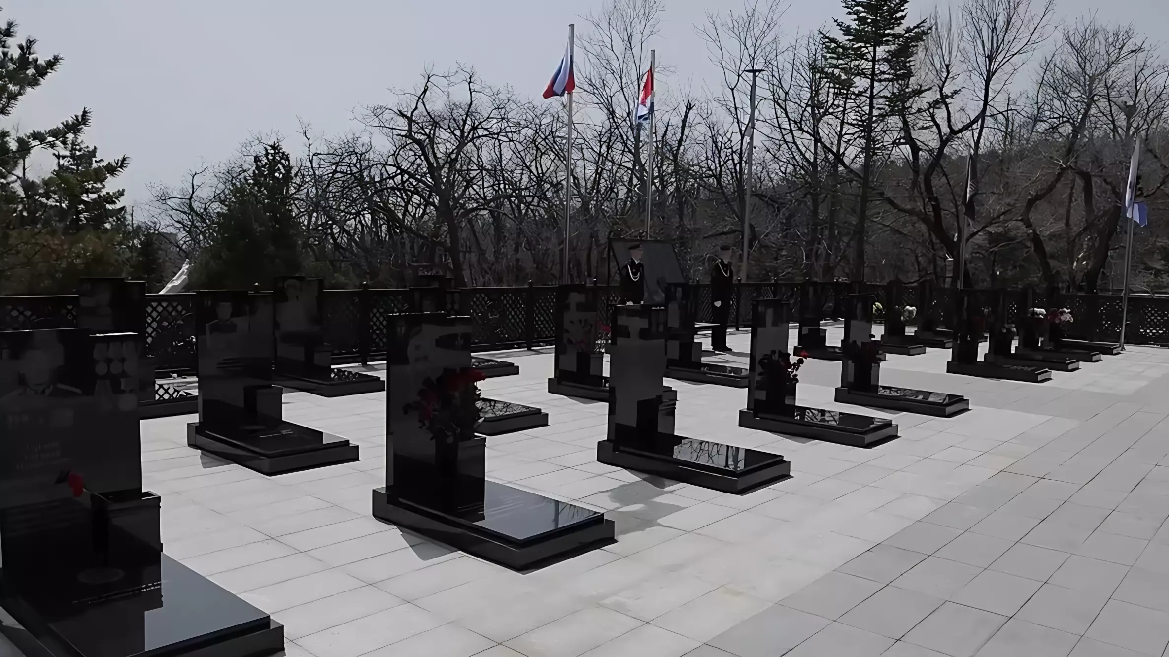 Во Владивостоке на Морском кладбище открыли Аллею героев