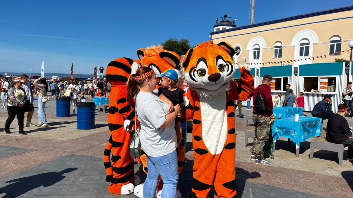 Тысячи гостей посетили масштабный День тигра во Владивостоке