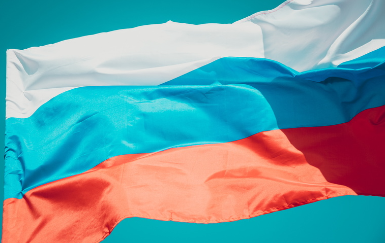 Автопробегом и флешмобом отметит Владивосток День флага России