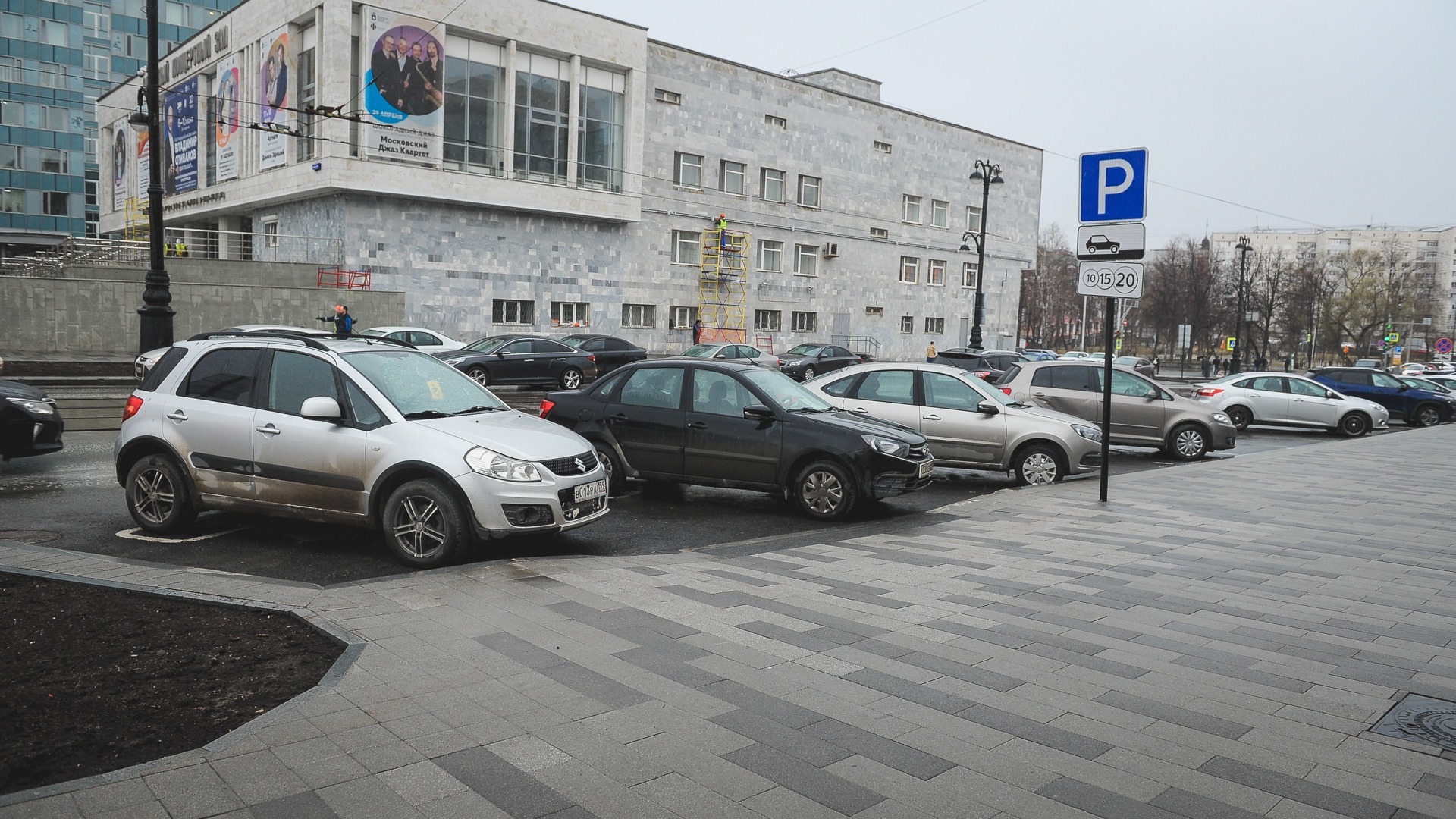 Шесть участков с платными стоянками для авто запустили в работу во Владивостоке