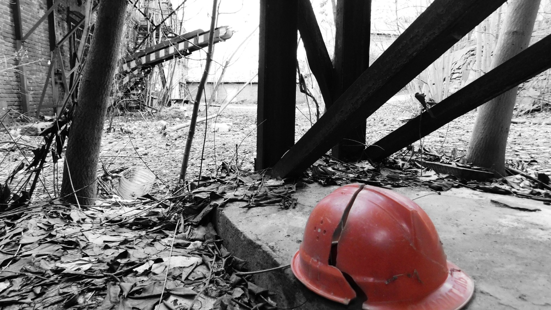 Спасатели из Приморья участвуют в разборе завалов на шахте в Амурской области