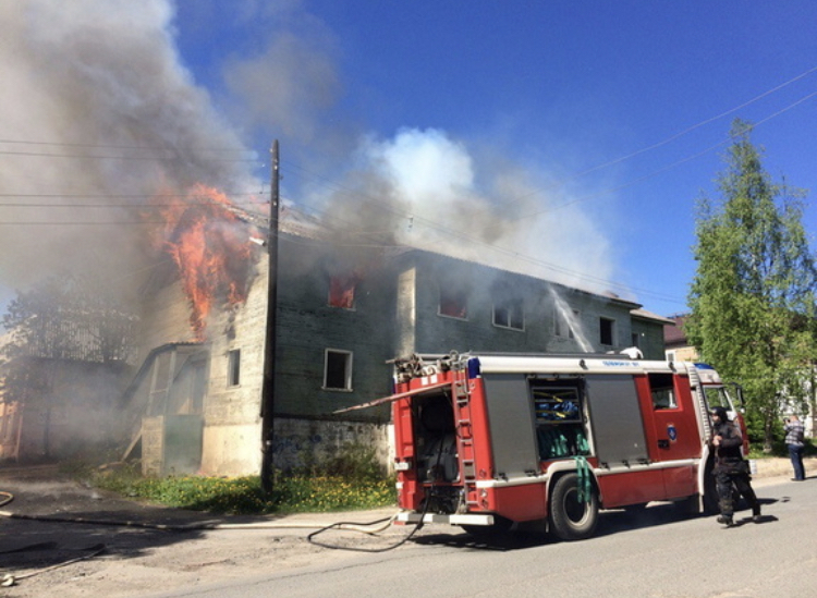 Пожарные спасли 11 человек в Приморском крае
